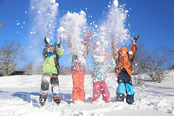 Kids in winter time — Stock Photo, Image