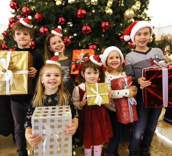 Divertidos niños de Navidad —  Fotos de Stock