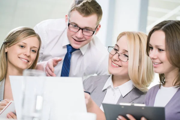 Gente de negocios trabajando en equipo — Foto de Stock