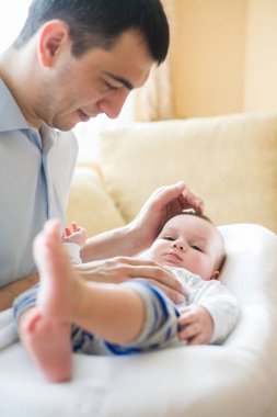 Baba yeni doğan Bebek Bakımı