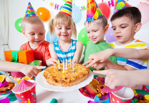 Happy kids  birthday — Stock Photo, Image