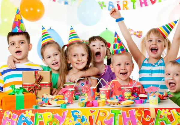 Feliz aniversário de crianças — Fotografia de Stock