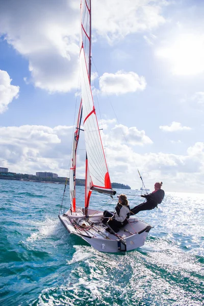 Zeilen op zee — Stockfoto