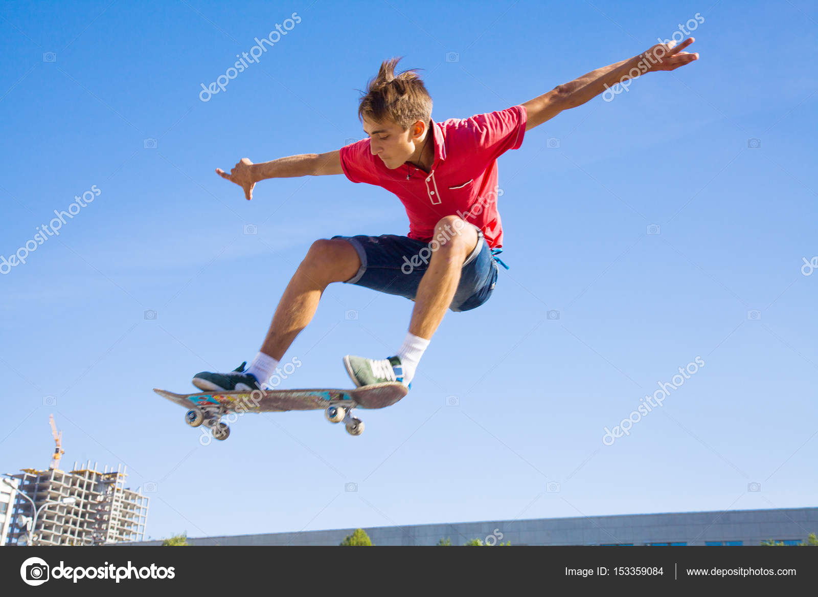 Jump on skateboard Stock by ©yanlev 153359084