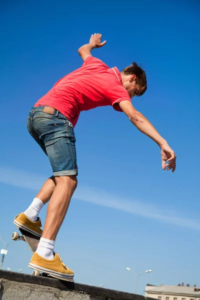 Ride on skateboard — Stock Photo, Image
