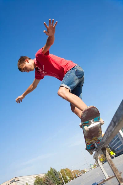 Fahrt auf dem Skateboard — Stockfoto