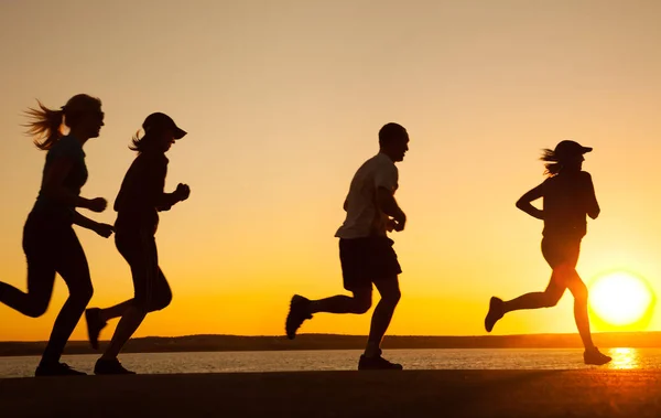 Correre sulla spiaggia — Foto Stock