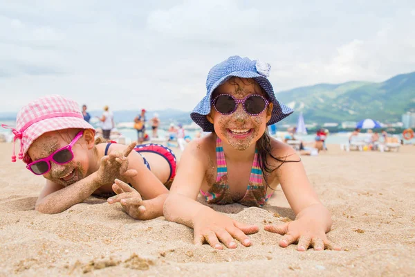 Bambine in località balneare — Foto Stock