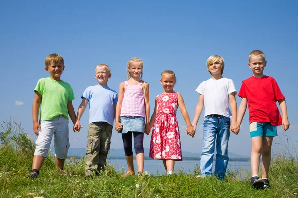 Gelukkige kleine kinderen — Stockfoto