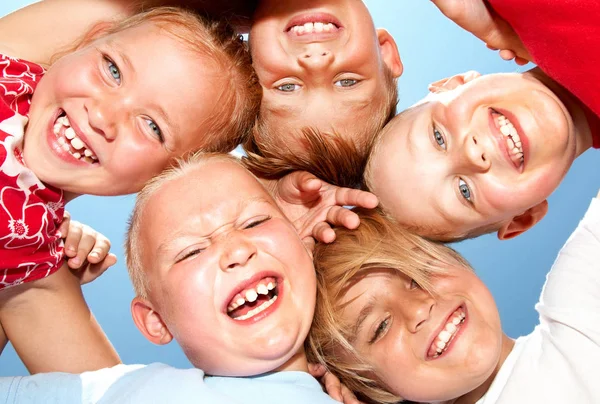 Szczęśliwe małe dzieci — Zdjęcie stockowe