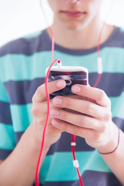 Adolescente con gadget — Foto Stock