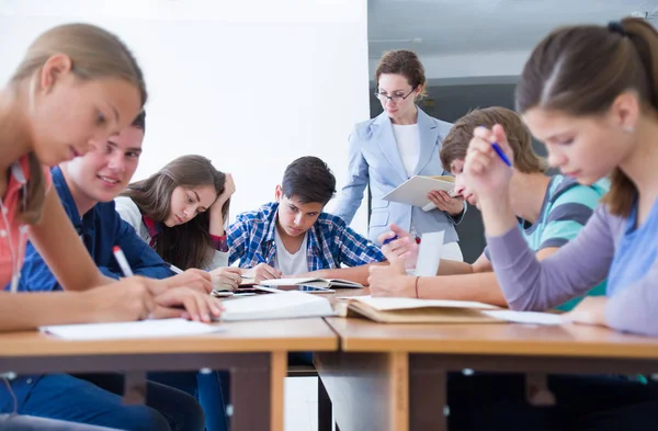 Les in school — Stockfoto