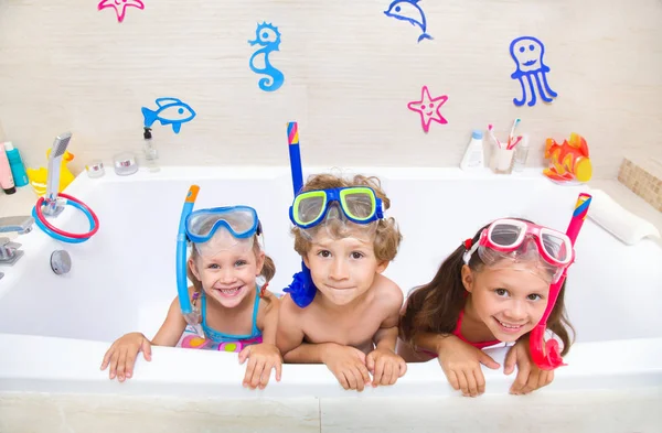 Children play in the bathroom — Stock Photo, Image