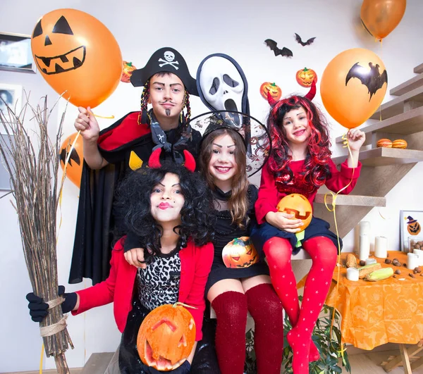 Děti v kostýmech Halloween — Stock fotografie