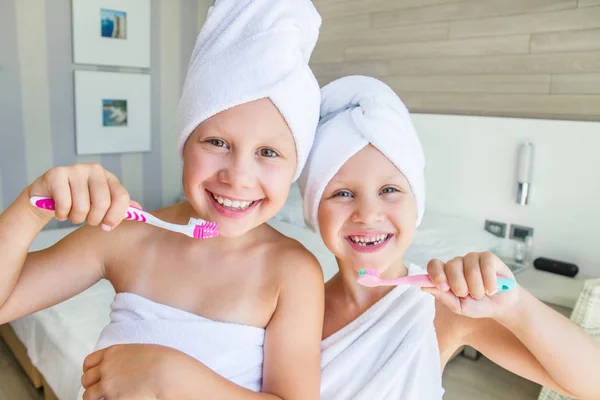 Higiene e cuidado na família — Fotografia de Stock
