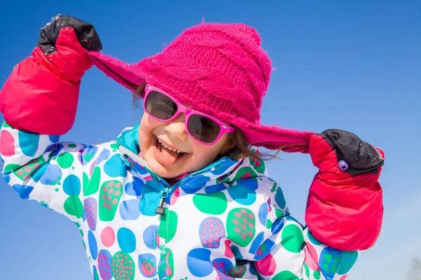 Kid in wintertijd — Stockfoto