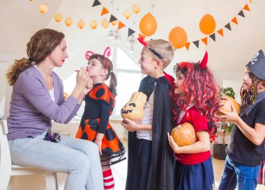 Cadılar Bayramı partisi çocuklar