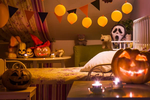 Dětský pokoj zařízený pro Halloween — Stock fotografie