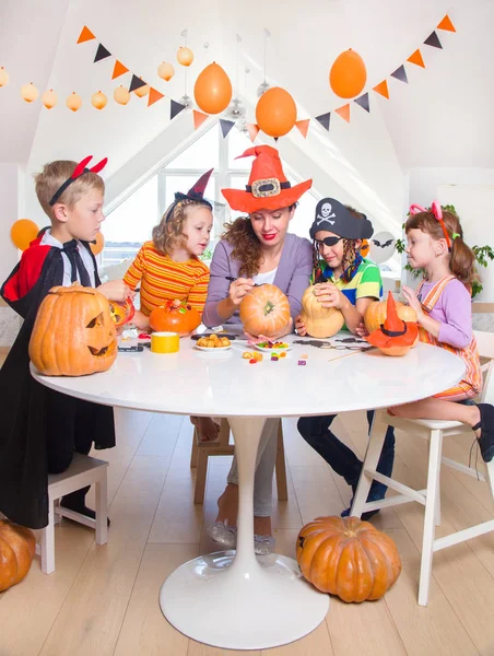 Cadılar Bayramı partisi çocuklar