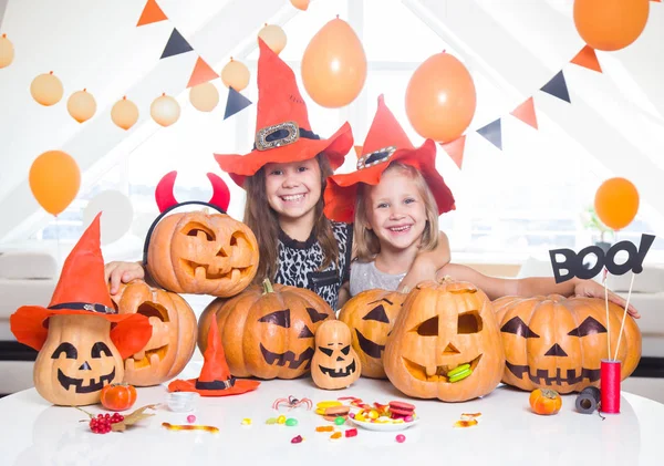 Kinder bei Halloween-Party — Stockfoto