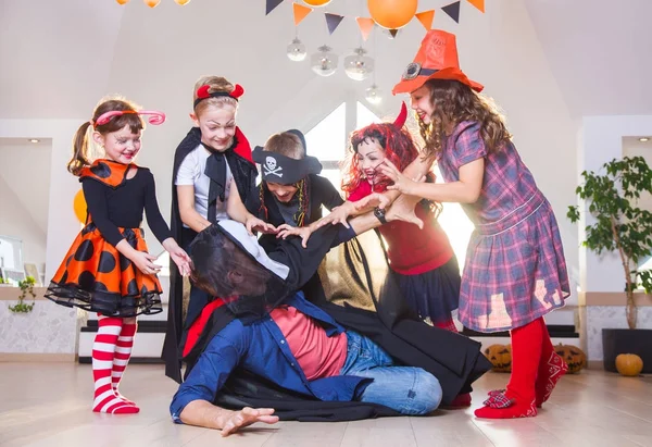 Bambini sulla festa di Halloween — Foto Stock