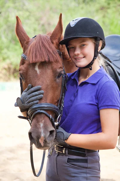 Paard en vrouw — Stockfoto