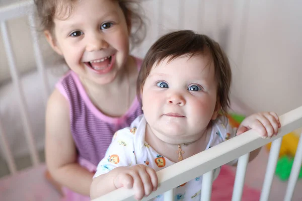 Twee kleine kinderen — Stockfoto