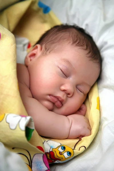 Portret van slapende baby — Stockfoto