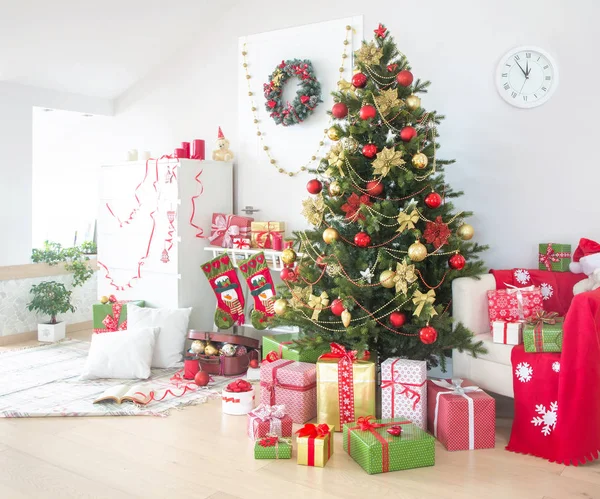 Weihnachten zu Hause dekoriert — Stockfoto