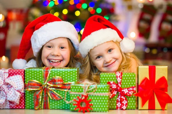 Kleine meisjes in kerst — Stockfoto