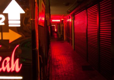 kırmızı ışık sokak