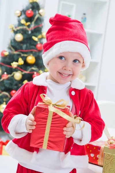 Ребенок в Рождество — стоковое фото