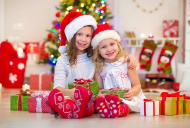 Noel küçük kızlar