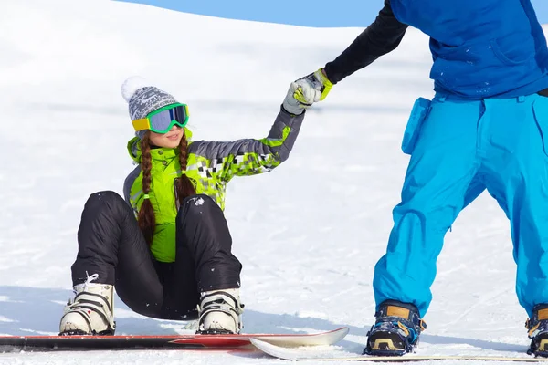 Snowboarder sulla stazione sciistica — Foto Stock
