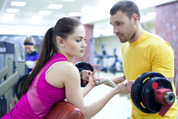 Sporty people in gym — Stock Photo, Image