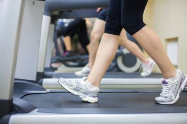 Sportif insanlar jimnastik salonu