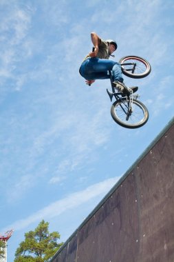 BMX Rampa üzerinde bicycler
