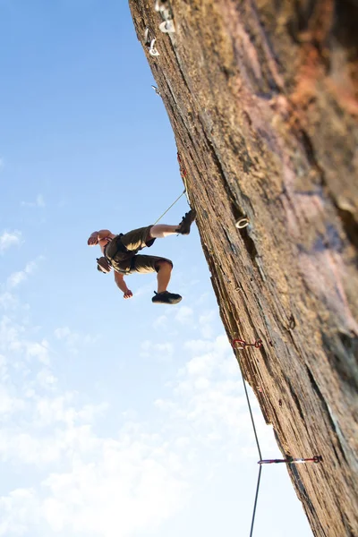 Escalada en la naturaleza roca —  Fotos de Stock