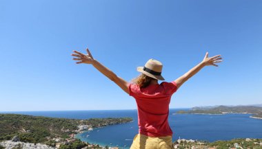 Genç seyahat kadın