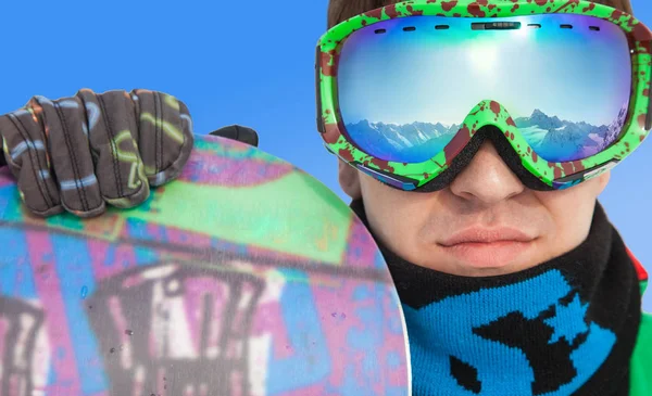 Snowboarder na estância de esqui — Fotografia de Stock