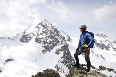 karlı dağlarda alpinizm