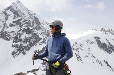 karlı dağlarda alpinizm