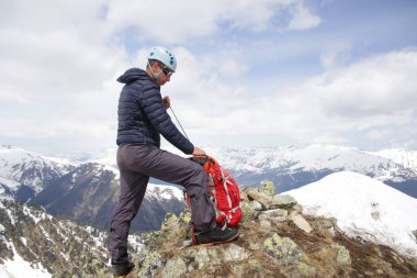 karlı dağlarda alpinizm