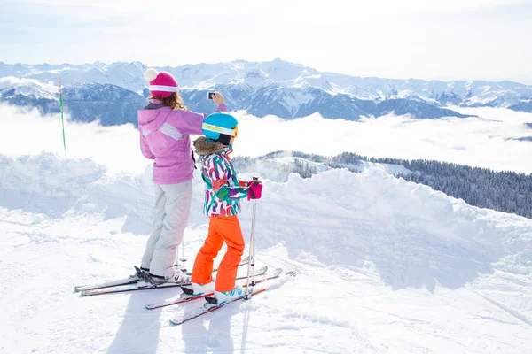 Skiing  in the mountains — Stock Photo, Image