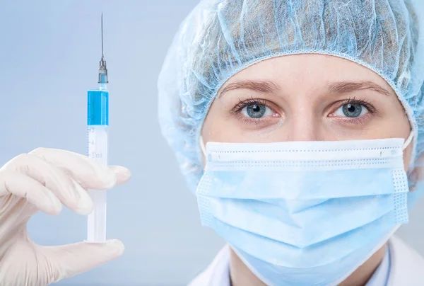 Doctor  with syringe — Stock Photo, Image