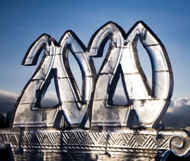 2020 'de buzdan yapılmış buz heykel figürleri