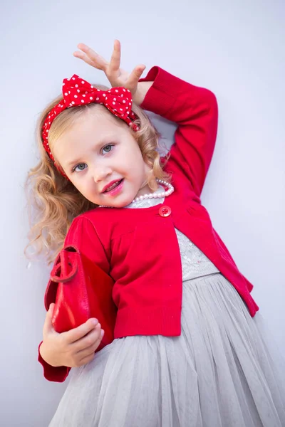 Egy Kis Aranyos Hölgy Fashionista Portréja — Stock Fotó