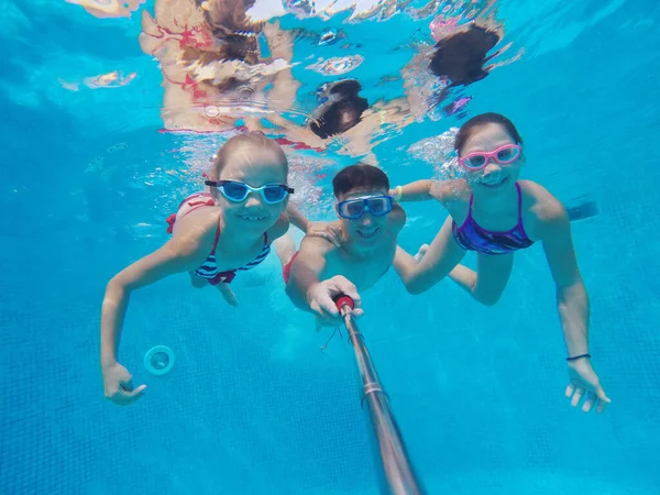 Photo Sous Marine Jeune Papa Avec Des Petites Filles Dans — Photo