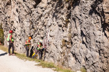 Kurtarma devriye eylem sırasında bir yardım
