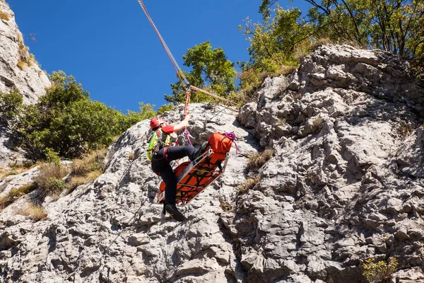 Rescue patrull i aktion under en hjälp — Stockfoto